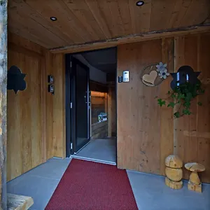 https://legno-vecchio-padola.hotelinveneto.com
